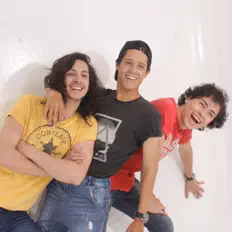 Escucha a Ed3, mira videos musicales, lee su biografía, consulta las fechas de las gira y más.