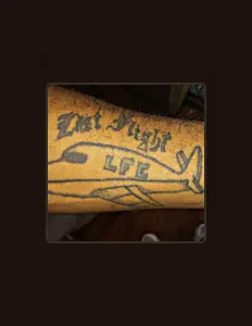 Luister naar Last Flight Entertainment, bekijk muziekvideo's, lees de bio, bekijk de tourdata, en meer!