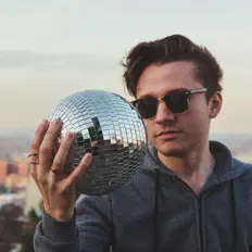 Jay Avenue dinle, müzik videolarını izle, biyografisini oku, tur tarihlerini ve daha fazlasını gör!