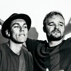 Hör dir Jirri & Lash an, schau dir Musikvideos an, lies die Biografie, finde Tourdaten und mehr!