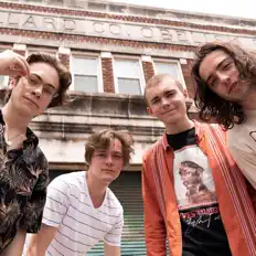 Hör dir Summer Avenue an, schau dir Musikvideos an, lies die Biografie, finde Tourdaten und mehr!