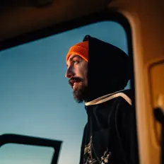 Escucha a Den Brooks, mira videos musicales, lee su biografía, consulta las fechas de las gira y más.