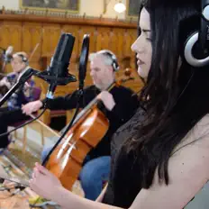 Escucha a New Airs, mira videos musicales, lee su biografía, consulta las fechas de las gira y más.