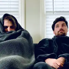 The Sun Godを聴いたり、ミュージックビデオを鑑賞したり、経歴やツアー日程などを確認したりしましょう！