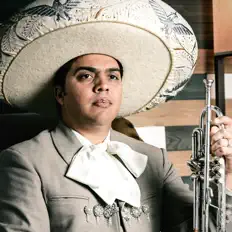 Escucha a Mariachi Aguilas de Oxnard, mira videos musicales, lee su biografía, consulta las fechas de las gira y más.