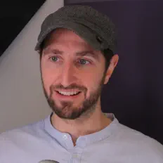 Poslechněte si interpreta Danny Raphael, sledujte hudební videa, přečtěte si životopis, podívejte se na data turné a další informace.