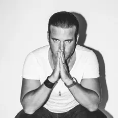 Stevenson Everett सुनें, म्यूज़िक वीडियो देखें, बायो पढ़ें, दौरे की तारीखें और बहुत कुछ देखें!