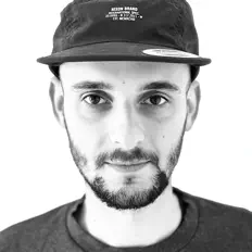 Poslechněte si interpreta Medeew, sledujte hudební videa, přečtěte si životopis, podívejte se na data turné a další informace.