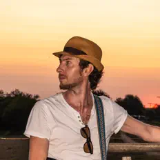 Escucha a Tato Schab, mira vídeos musicales, lee la biografía, consulta fechas de giras y mucho más.