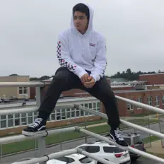 Ivan DaMenaceを聴いたり、ミュージックビデオを鑑賞したり、経歴やツアー日程などを確認したりしましょう！