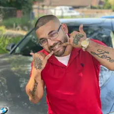 Écoutez Stoned Zone, regardez des vidéoclips, lisez la biographie, consultez les dates de tournée et plus encore !