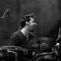 Poslechněte si interpreta Javi Ruibal, sledujte hudební videa, přečtěte si životopis, podívejte se na data turné a další informace.