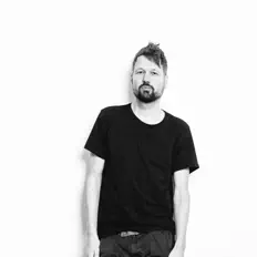 Ascolta Tom Sue, guarda video musicali, leggi la biografia, vedi le date del tour & altro!