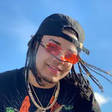 Ascolta Baby Justin, guarda video musicali, leggi la biografia, vedi le date del tour & altro!