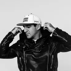 Edgar Kroyanを聴いたり、ミュージックビデオを鑑賞したり、経歴やツアー日程などを確認したりしましょう！