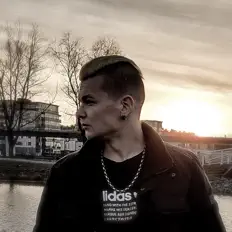 Samuel Divergenを聴いたり、ミュージックビデオを鑑賞したり、経歴やツアー日程などを確認したりしましょう！