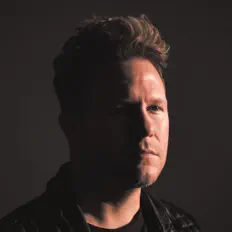 收听 Stuart Laws、观看音乐视频、阅读小传、查看巡演日期等 ！