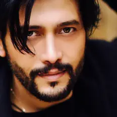 Ascolta Tuna, guarda video musicali, leggi la biografia, vedi le date del tour & altro!