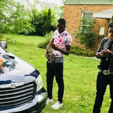 聆聽 FmBsg Ko、觀看音樂影片、閱讀小傳、查看巡演日期等！