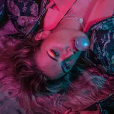 Hör dir EEVA an, schau dir Musikvideos an, lies die Biografie, finde Tourdaten und mehr!