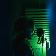 聆聽 Yusee、觀看音樂影片、閱讀小傳、查看巡演日期等！
