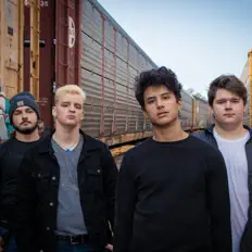 Brave New Worldを聴いたり、ミュージックビデオを鑑賞したり、経歴やツアー日程などを確認したりしましょう！