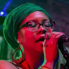 聆聽 Kween Jasira、觀看音樂影片、閱讀小傳、查看巡演日期等！