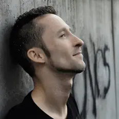 Hör dir Aurelien Stireg an, schau dir Musikvideos an, lies die Biografie, finde Tourdaten und mehr!
