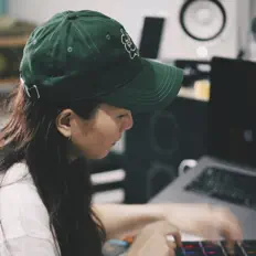 E V E a.k.a. 酷酷小乖乖 सुनें, म्यूज़िक वीडियो देखें, बायो पढ़ें, दौरे की तारीखें और बहुत कुछ देखें!