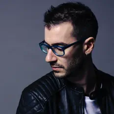 Escucha a SK Shlomo, mira videos musicales, lee su biografía, consulta las fechas de las gira y más.