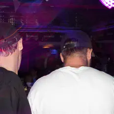 Hör dir Navilus an, schau dir Musikvideos an, lies die Biografie, finde Tourdaten und mehr!