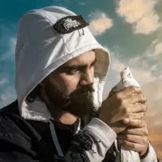 Mr Moonを聴いたり、ミュージックビデオを鑑賞したり、経歴やツアー日程などを確認したりしましょう！