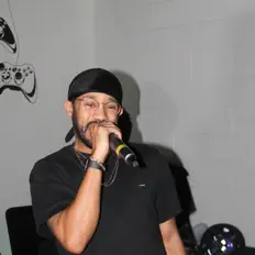 聆聽 Slim Hardaway、觀看音樂影片、閱讀小傳、查看巡演日期等！