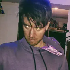 Ouça Johnny Massacre, assista a videoclipes, leia a biografia, veja as datas das turnês e mais!
