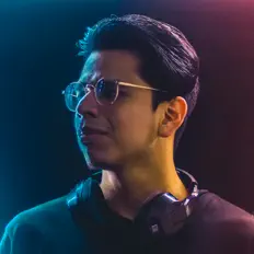 Ese Oni सुनें, म्यूज़िक वीडियो देखें, बायो पढ़ें, दौरे की तारीखें और बहुत कुछ देखें!