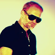 Listen to Padre Tóxico, watch music videos, read bio, see tour dates & more!