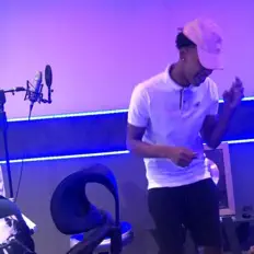 JFrass सुनें, म्यूज़िक वीडियो देखें, बायो पढ़ें, दौरे की तारीखें और बहुत कुछ देखें!