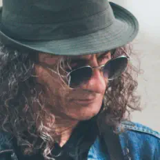 Escucha a Umut Tan Okutan, mira vídeos musicales, lee la biografía, consulta fechas de giras y mucho más.