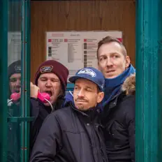 Ακούστε περιεχόμενο από ATOM, παρακολουθήστε μουσικά βίντεο, διαβάστε το βιογραφικό, δείτε ημερομηνίες περιοδείας, και πολλά ακόμη!