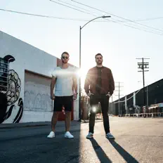 House Dividedを聴いたり、ミュージックビデオを鑑賞したり、経歴やツアー日程などを確認したりしましょう！