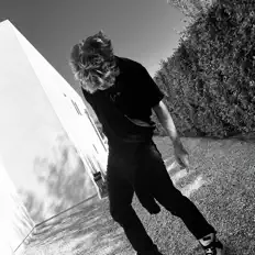 聆聽 Edanzy、觀看音樂影片、閱讀小傳、查看巡演日期等！