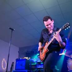 Escucha a Meev, mira vídeos musicales, lee la biografía, consulta fechas de giras y mucho más.