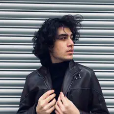 Poslechněte si interpreta Ahmet Tarık Efe, sledujte hudební videa, přečtěte si životopis, podívejte se na data turné a další informace.