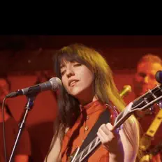 Écoutez Carli Naff, regardez des vidéoclips, lisez la biographie, consultez les dates de tournée et plus encore !