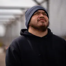 Luister naar DAG, bekijk muziekvideo's, lees de bio, bekijk de tourdata, en meer!