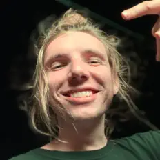 Escucha a KOMISSAR, mira videos musicales, lee su biografía, consulta las fechas de las gira y más.