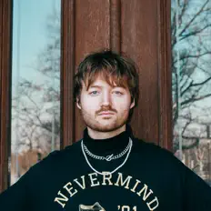 Ascolta Thomas Bernard, guarda video musicali, leggi la biografia, vedi le date del tour & altro!