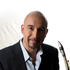 Ascolta Eduardo Sol, guarda video musicali, leggi la biografia, vedi le date del tour & altro!