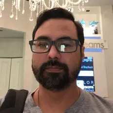 聆聽 B Natural Studios、觀看音樂影片、閱讀小傳、查看巡演日期等！