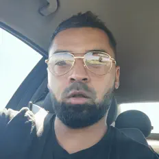 Poslechněte si interpreta Fikro, sledujte hudební videa, přečtěte si životopis, podívejte se na data turné a další informace.